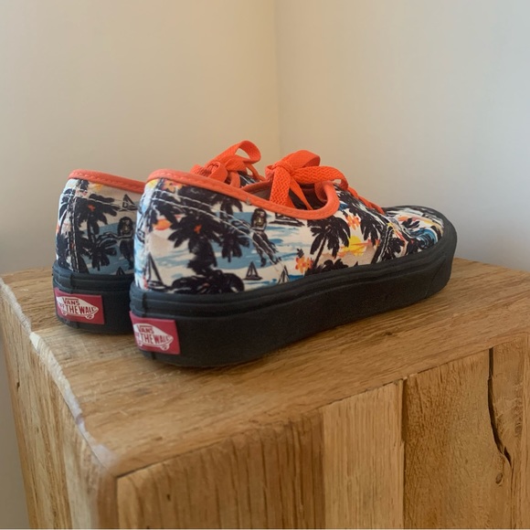 Vans size 5 with Hawaii Scene printed on shoe. Great condition. - Picture 6 of 8